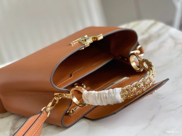 LOUIS CAPUCINES VUITTON BB 0725